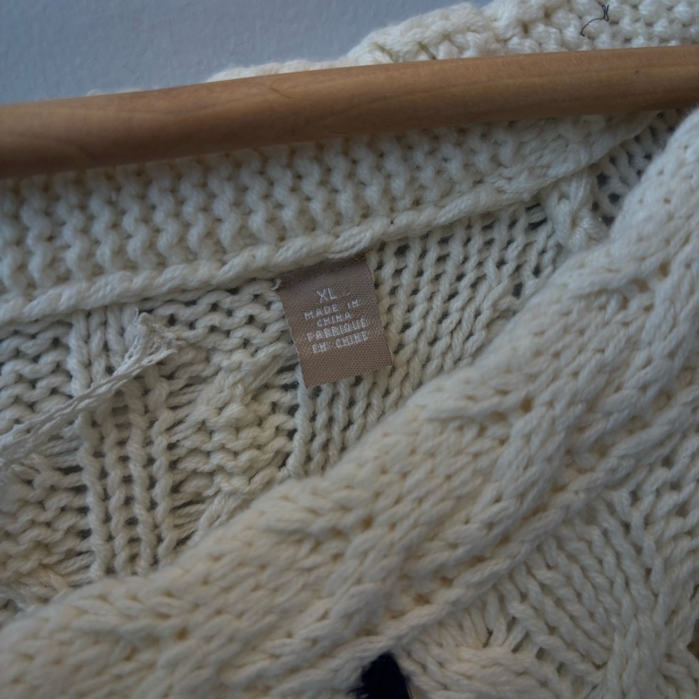 Knitted and Knotted XL Sweater cable knit ribboned - Picture 9 of 13